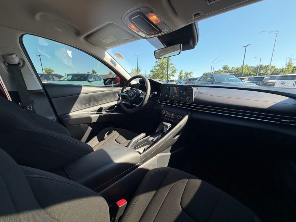 Used 2023 Hyundai Elantra SEL w/ Cargo Package FWD image 9