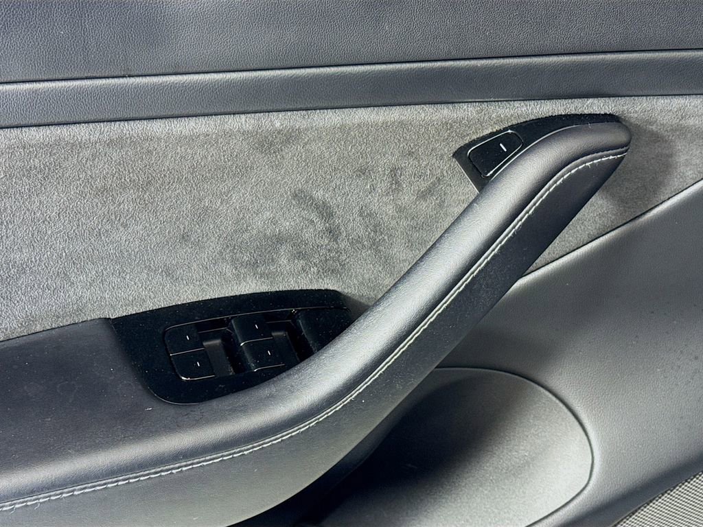 Used 2018 Tesla Model 3 Long Range image 15