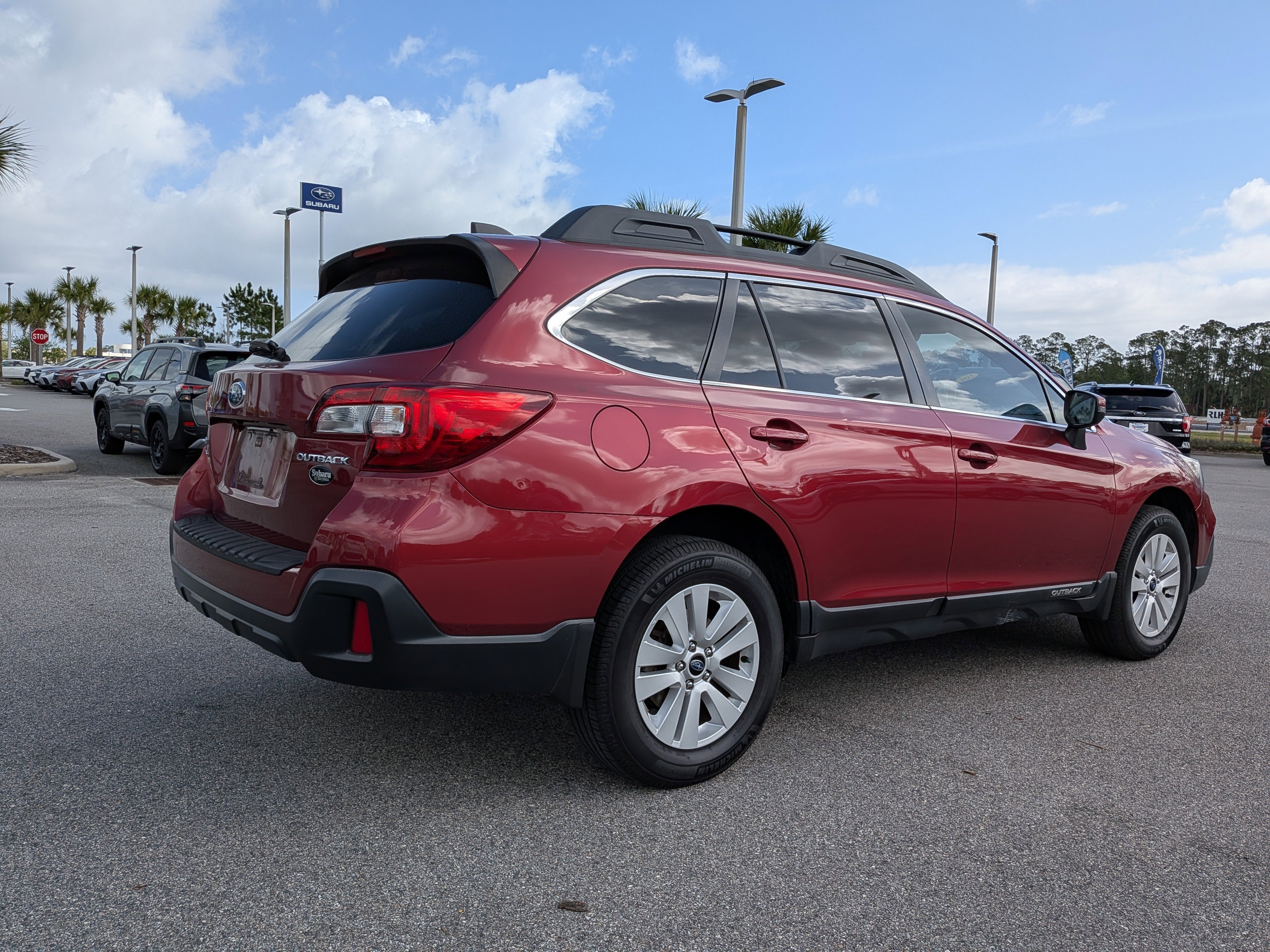 Used 2018 Subaru Outback 2.5i Premium image 4
