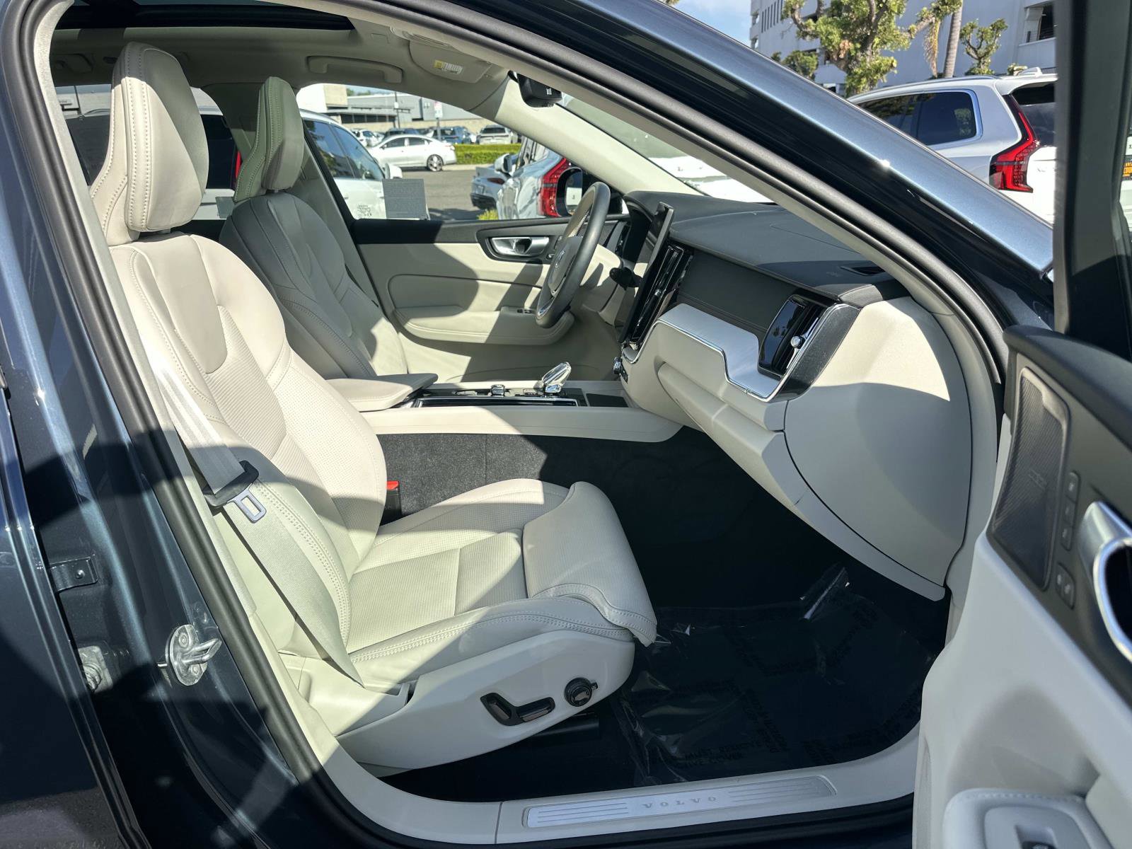 Certified 2026 Volvo XC60 B5 Ultra w/ Protection Package Premier image 25