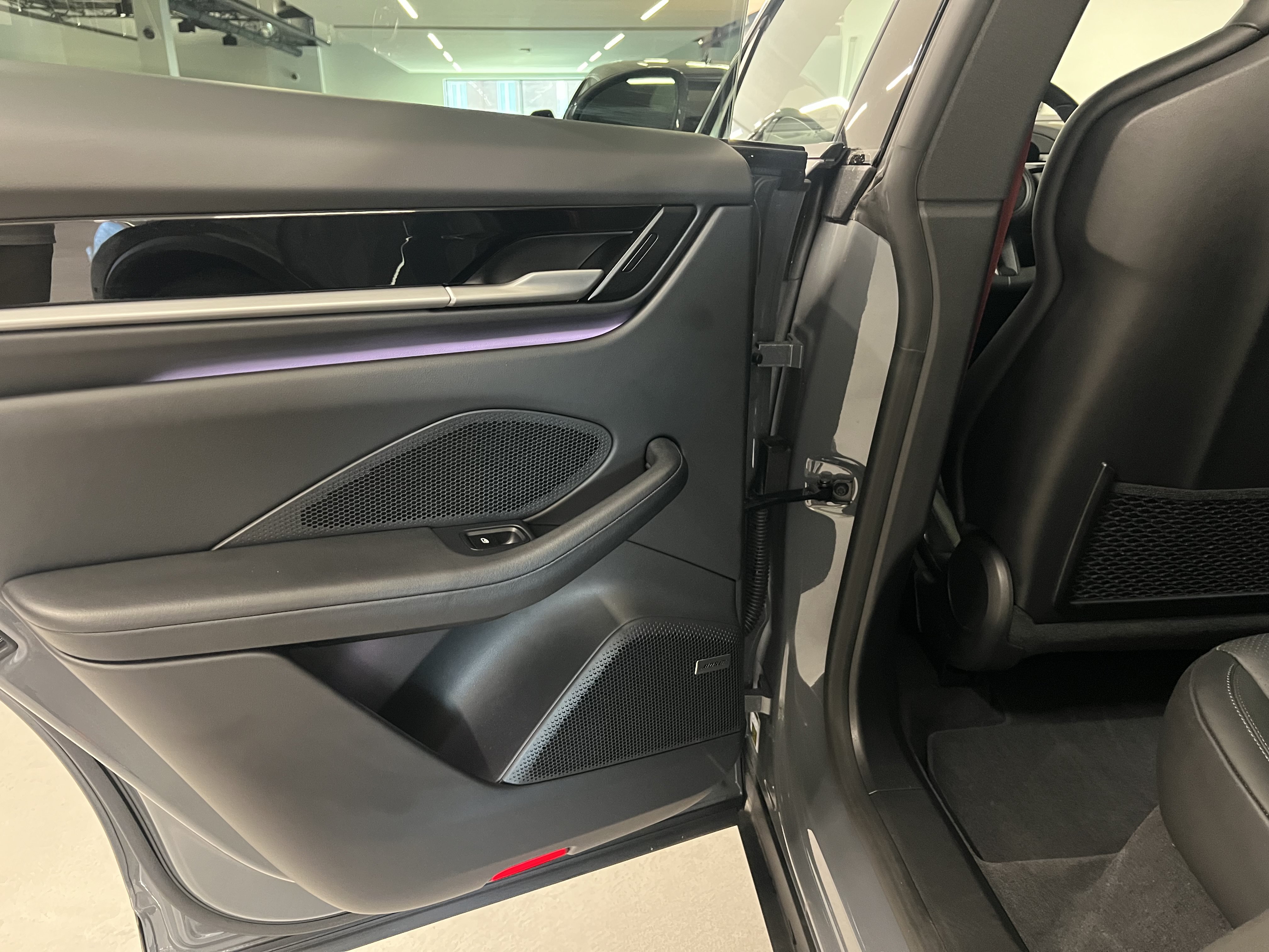 Used 2025 Porsche Macan Electric RWD image 20