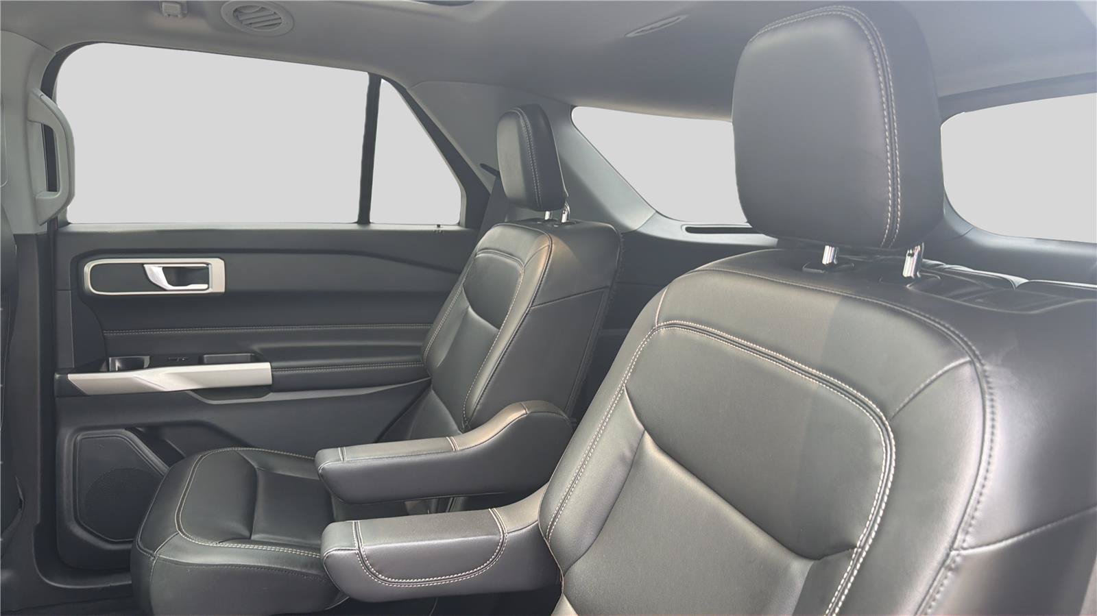 Used 2023 Ford Explorer XLT w/ Equipment Group 202A AWD/4WD image 19