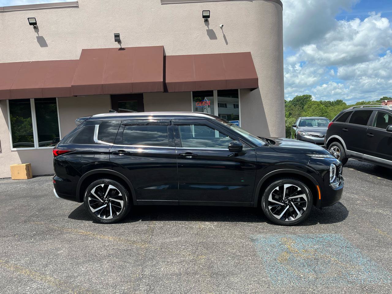 Used 2022 Mitsubishi Outlander SEL AWD/4WD image 2