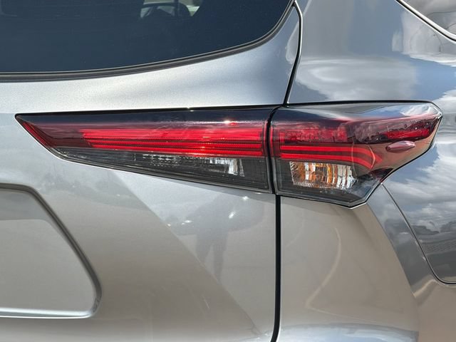 Used 2026 Toyota Highlander Platinum AWD/4WD image 32