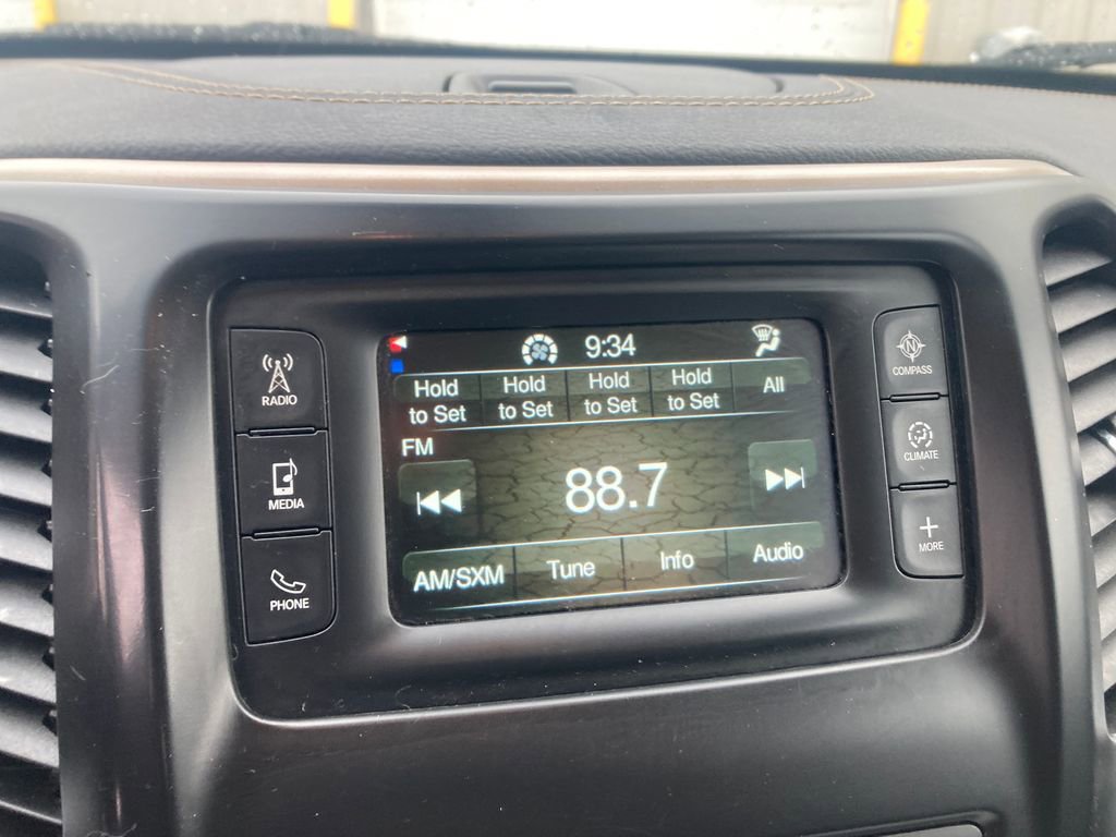 Used 2017 Jeep Cherokee Latitude image 27