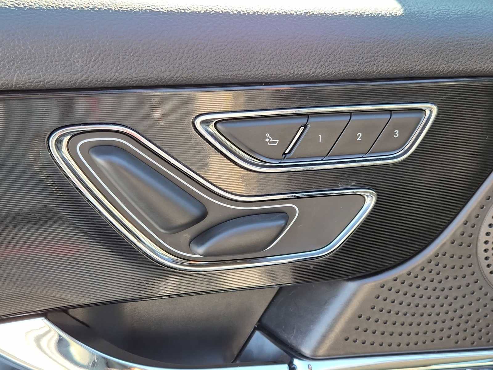 Used 2023 Lincoln Corsair Reserve w/ Jet Appearance Package image 16