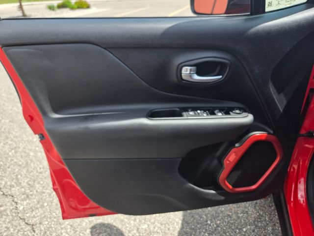 Used 2020 Jeep Renegade Trailhawk w/ Cold Weather Group AWD/4WD image 15