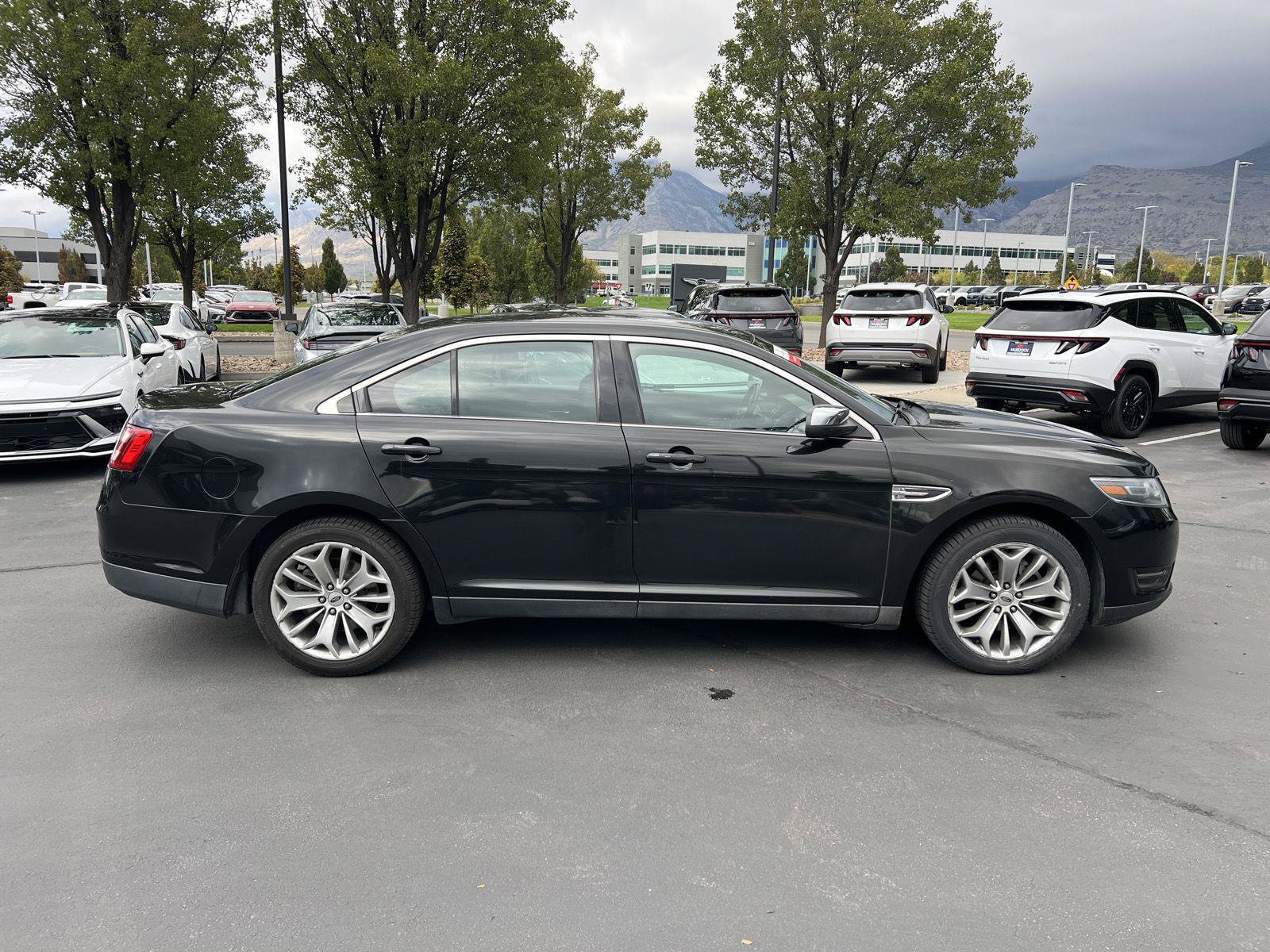 Used 2015 Ford Taurus Limited FWD image 11