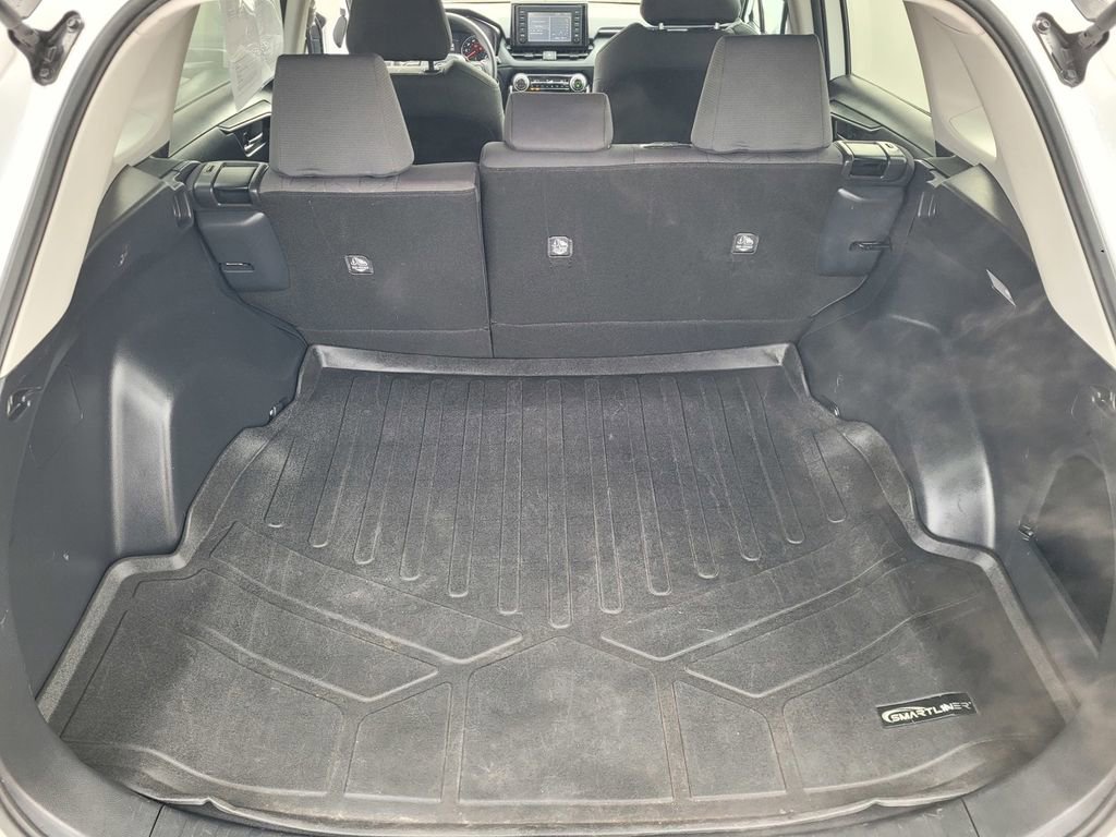 Used 2019 Toyota RAV4 XLE w/ Carpet Mat Package image 8