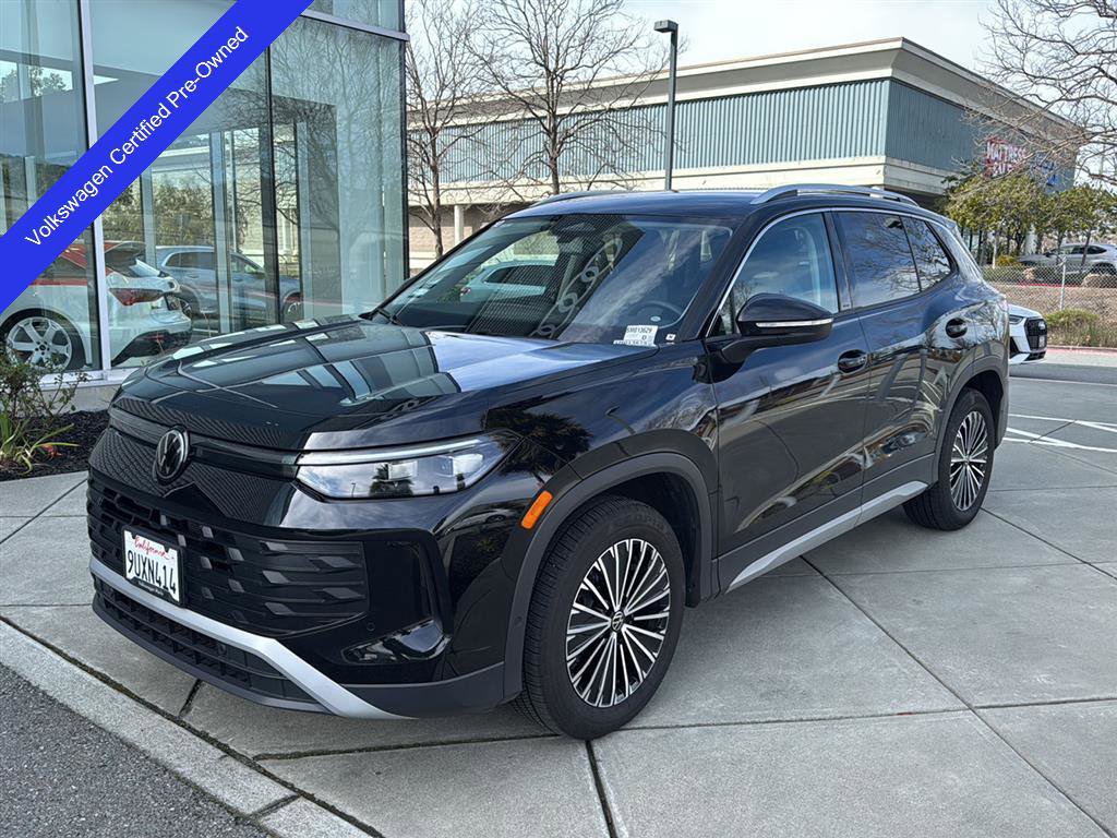 Used 2025 Volkswagen Tiguan S w/ 18" Wheel Package image 1