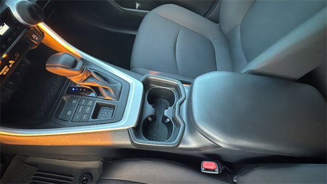 Used 2021 Toyota RAV4 LE image 19