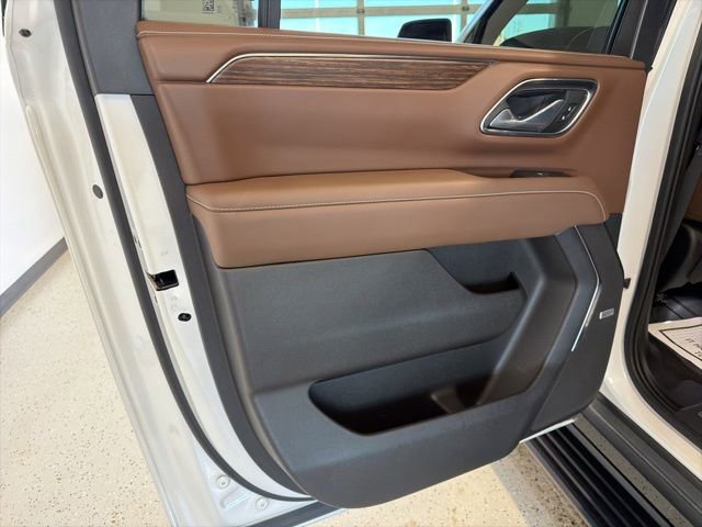 Used 2024 Chevrolet Suburban High Country w/ Advanced Technology Package image 50