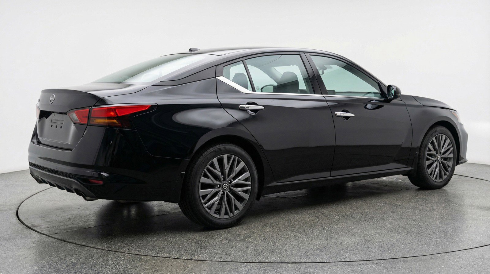 Used 2025 Nissan Altima 2.5 SV image 9