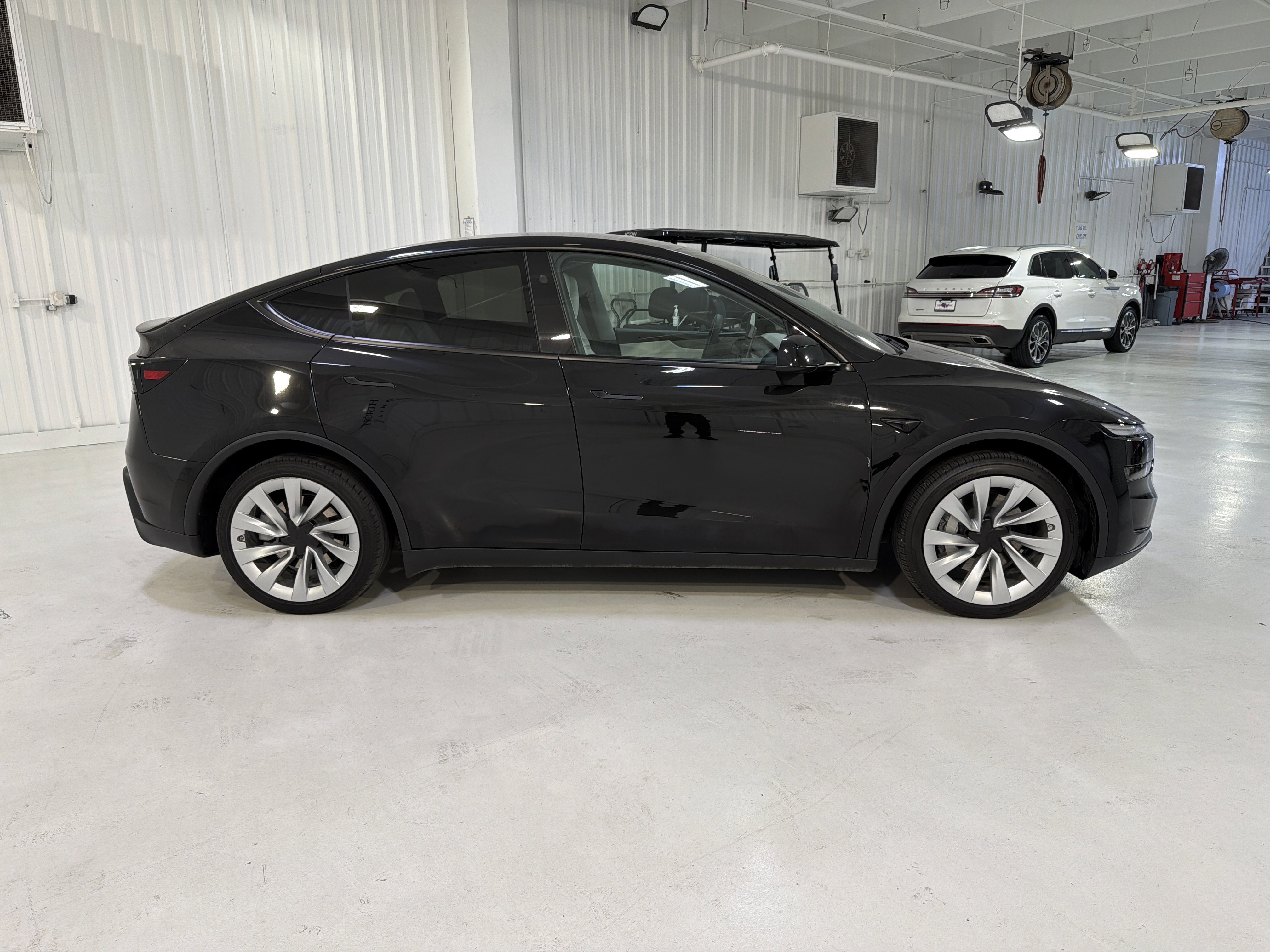 Used 2026 Tesla Model Y 2WD image 6