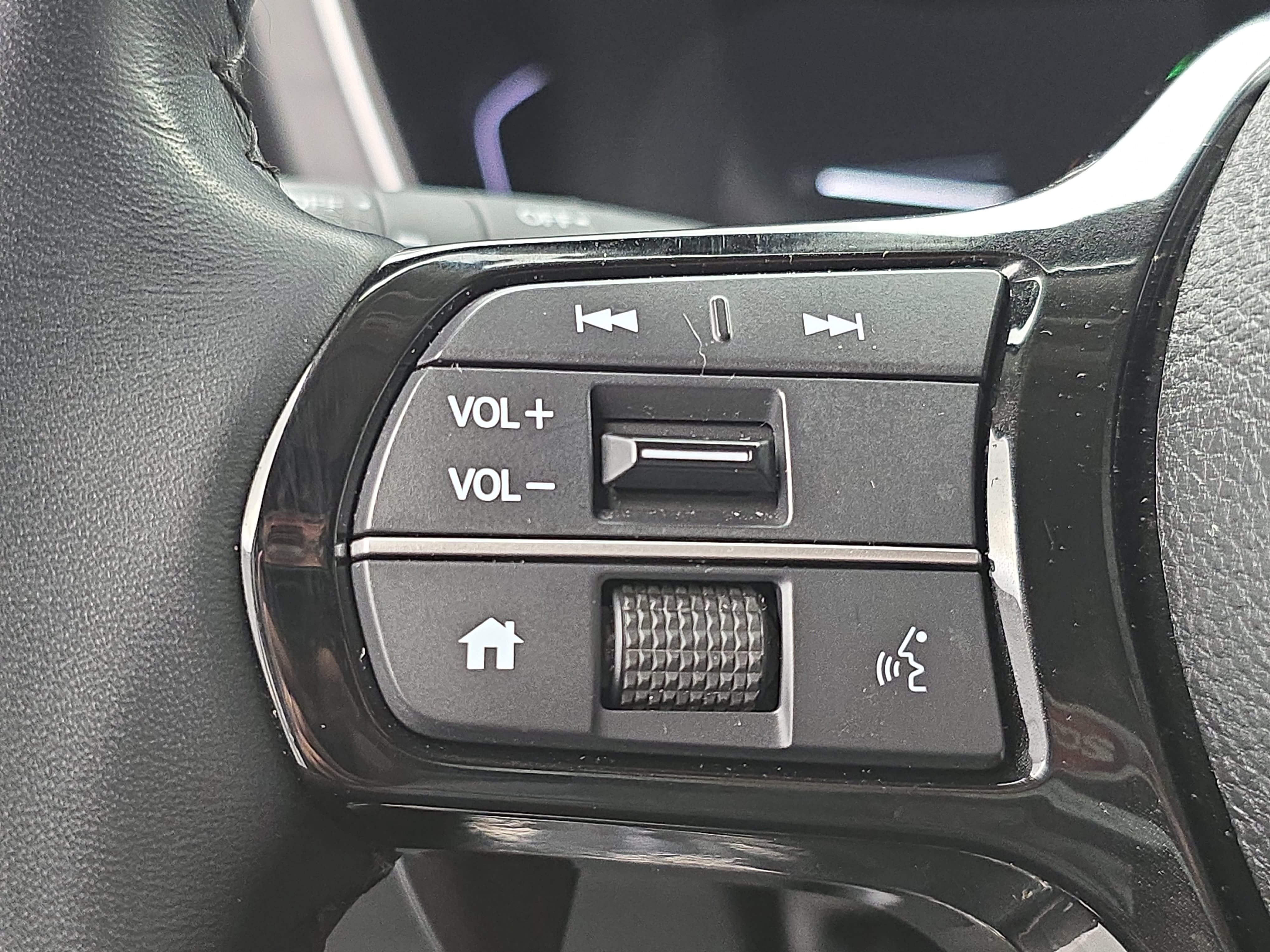 Certified 2025 Honda Pilot Touring image 18