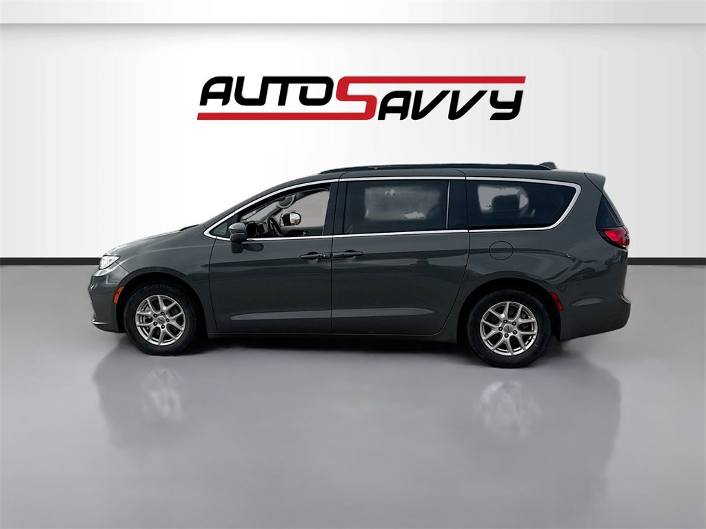 Used 2022 Chrysler Pacifica Touring-L image 4