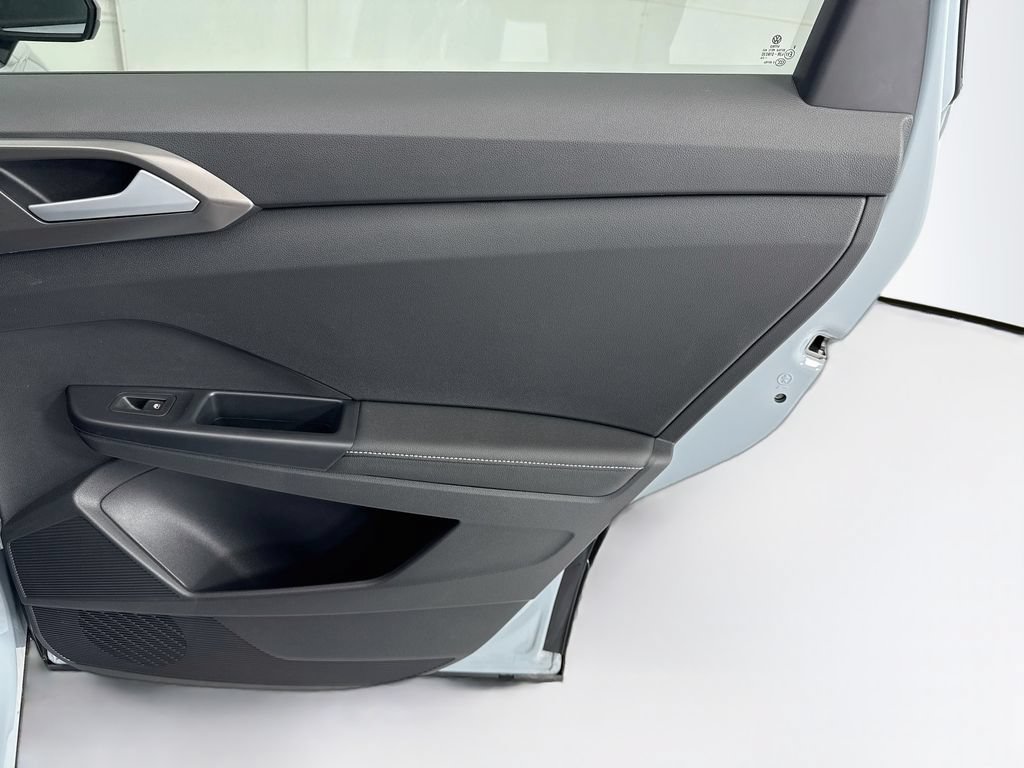 New 2026 Volkswagen Taos SE FWD image 25