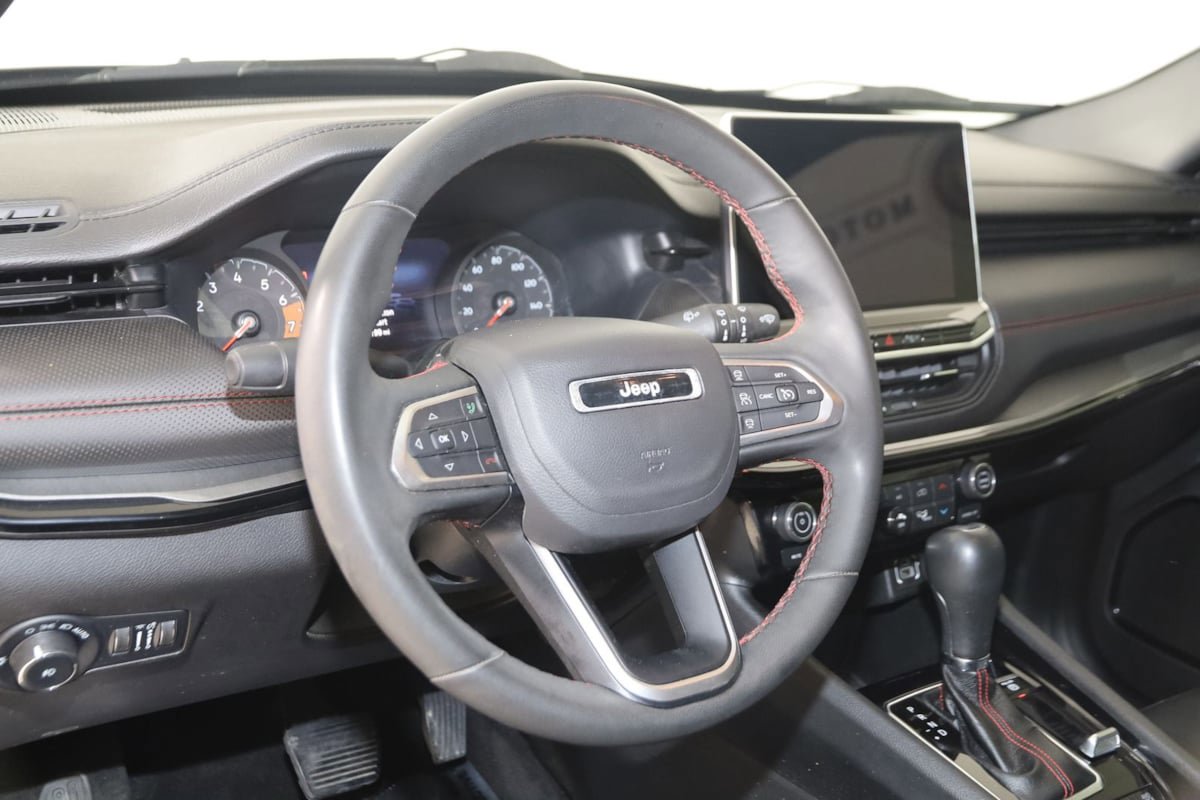 Used 2023 Jeep Compass Trailhawk w/ Trailhawk Convenience Group AWD/4WD image 6