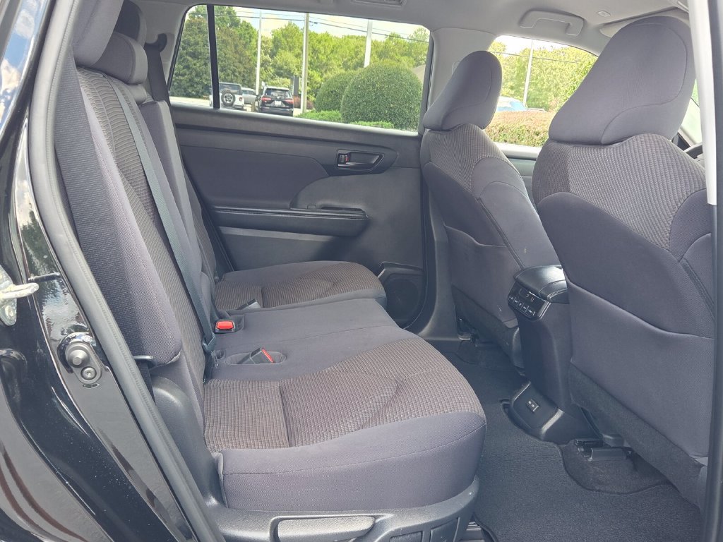 Used 2023 Toyota Highlander L FWD image 16
