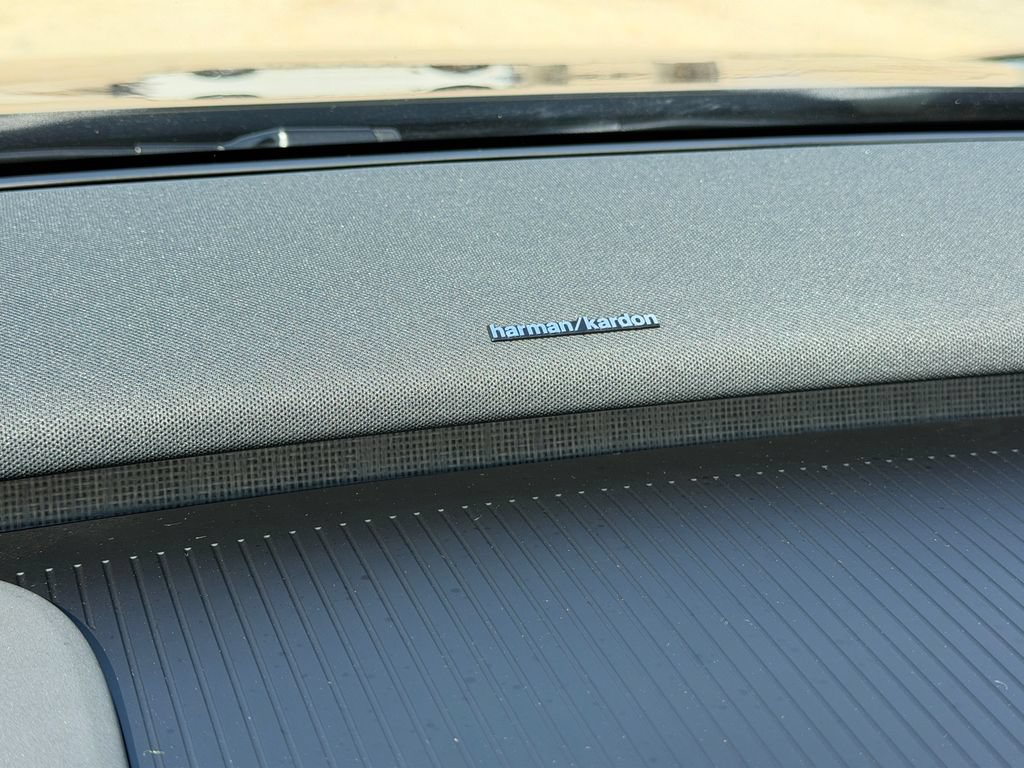 Certified 2025 Volvo EX30 Ultra w/ Climate Package AWD/4WD image 17