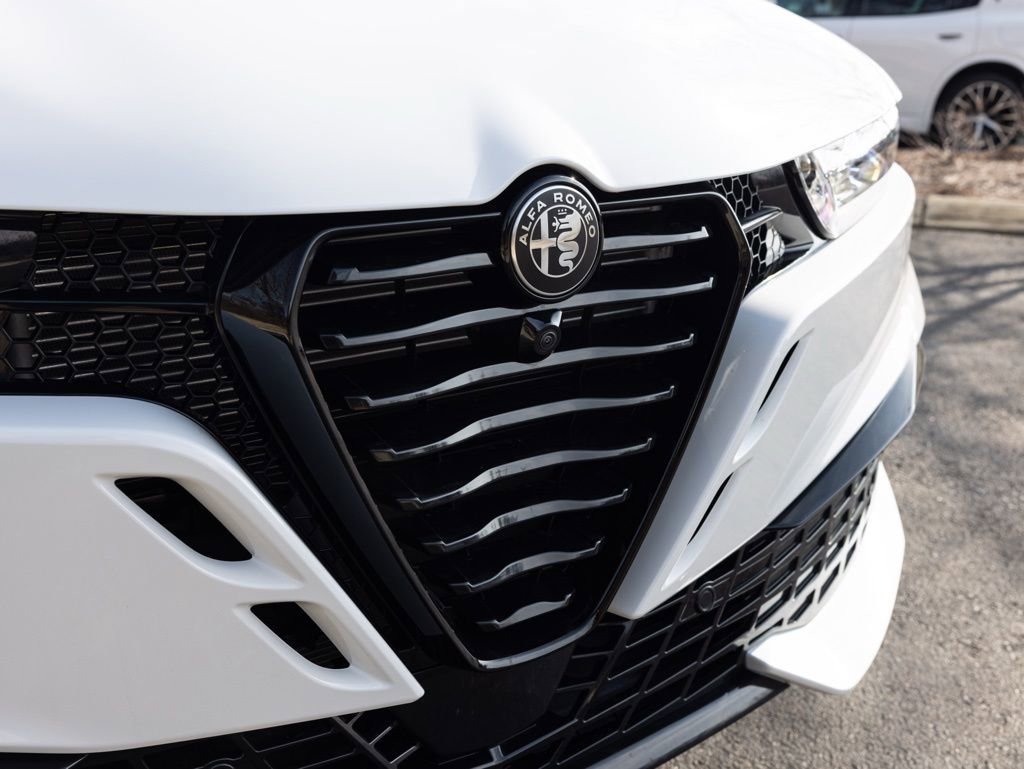 New 2026 Alfa Romeo Tonale w/ Black Premium Package image 17