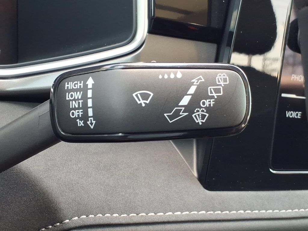 Certified 2025 Volkswagen Taos SE AWD/4WD image 35