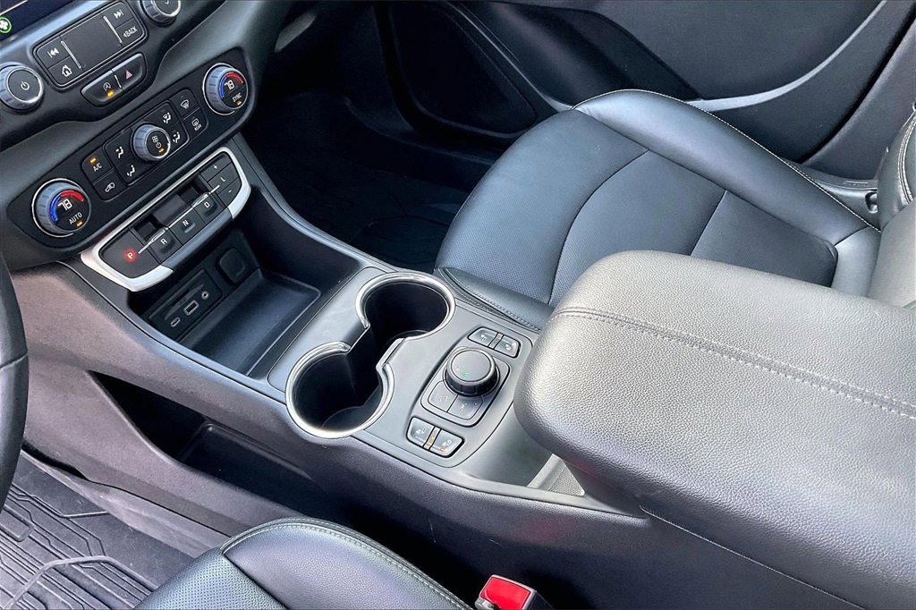 Used 2022 GMC Terrain SLT image 17