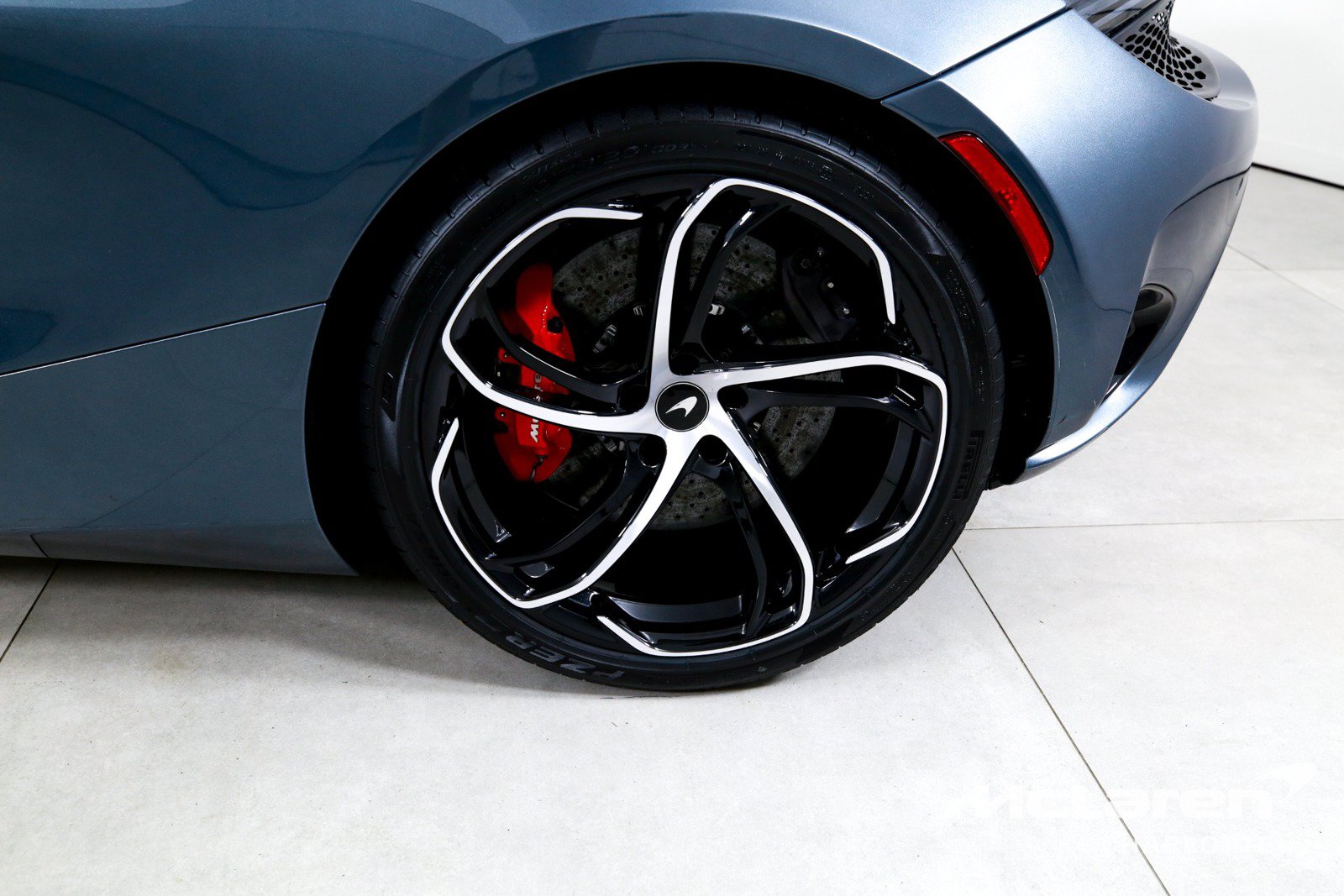 Used 2025 McLaren 750S RWD image 25