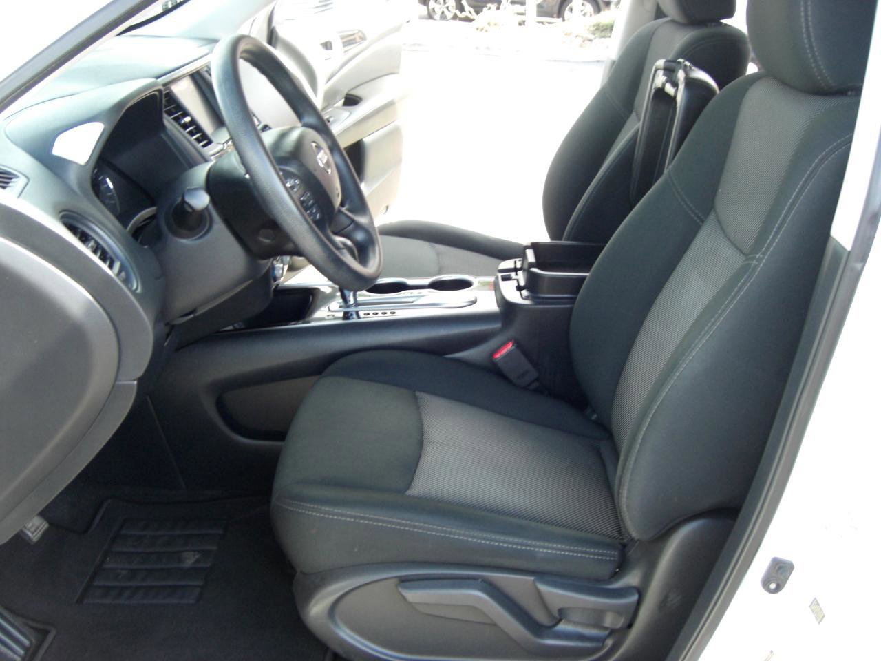 Used 2020 Nissan Pathfinder S image 22