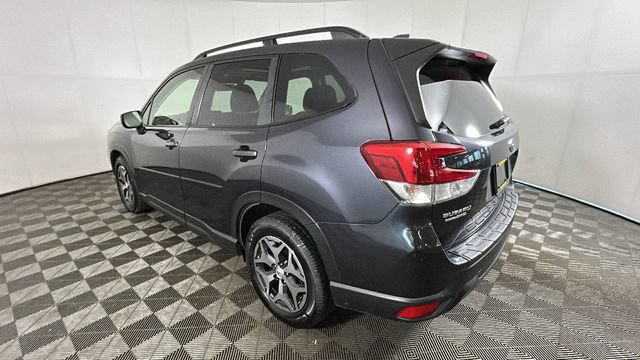 Used 2019 Subaru Forester Premium AWD/4WD image 4