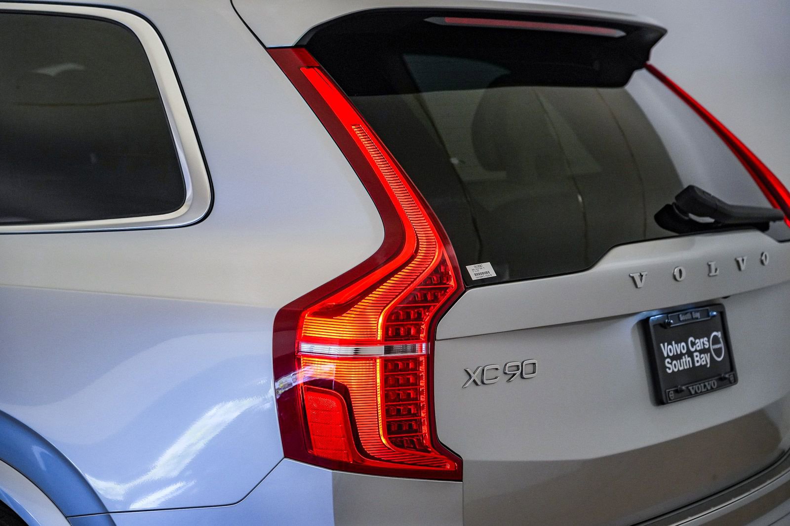 Used 2020 Volvo XC90 T5 Momentum w/ Protection Package Premier AWD/4WD image 12
