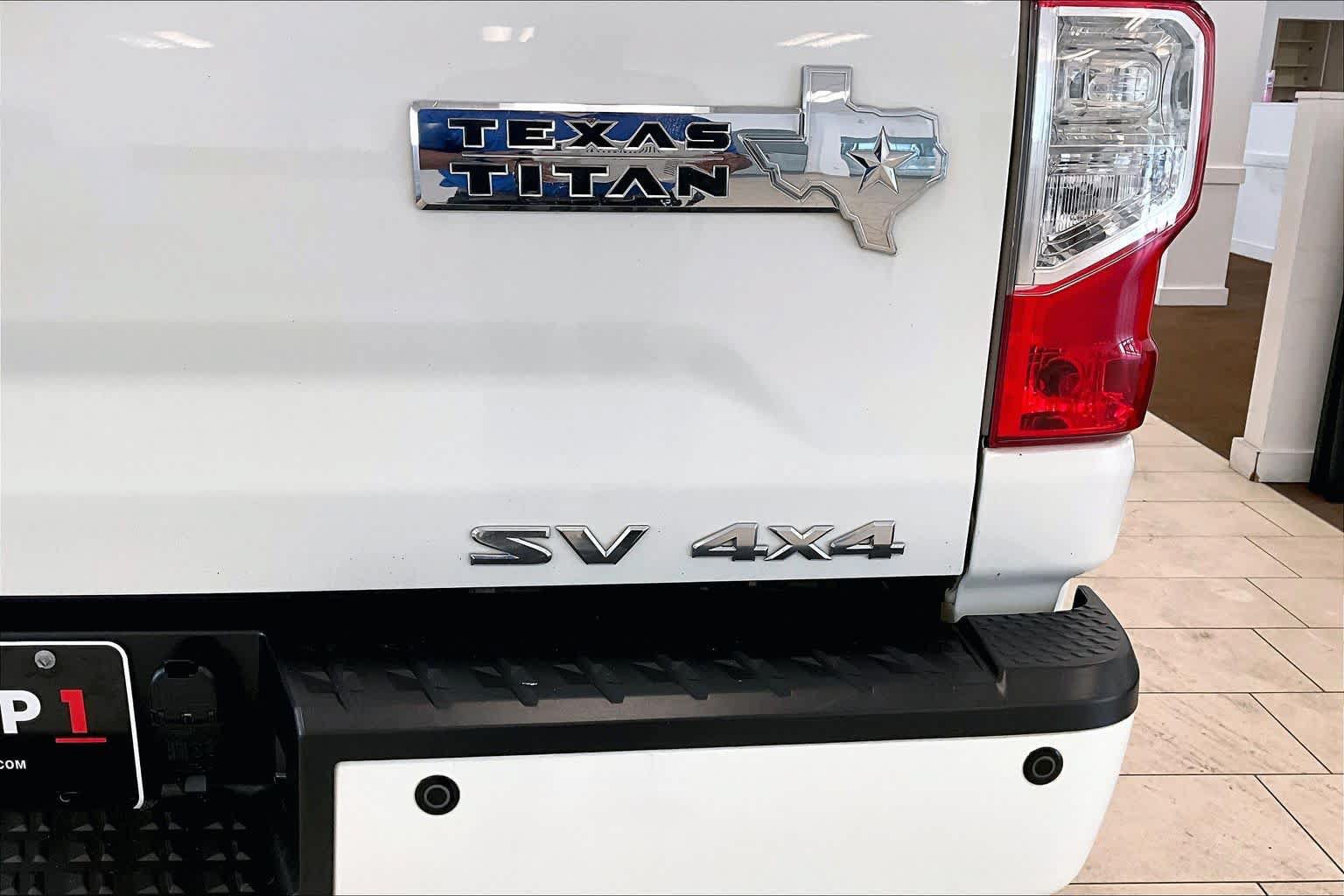 Used 2018 Nissan Titan SV w/ SV Convenience Package AWD/4WD image 9