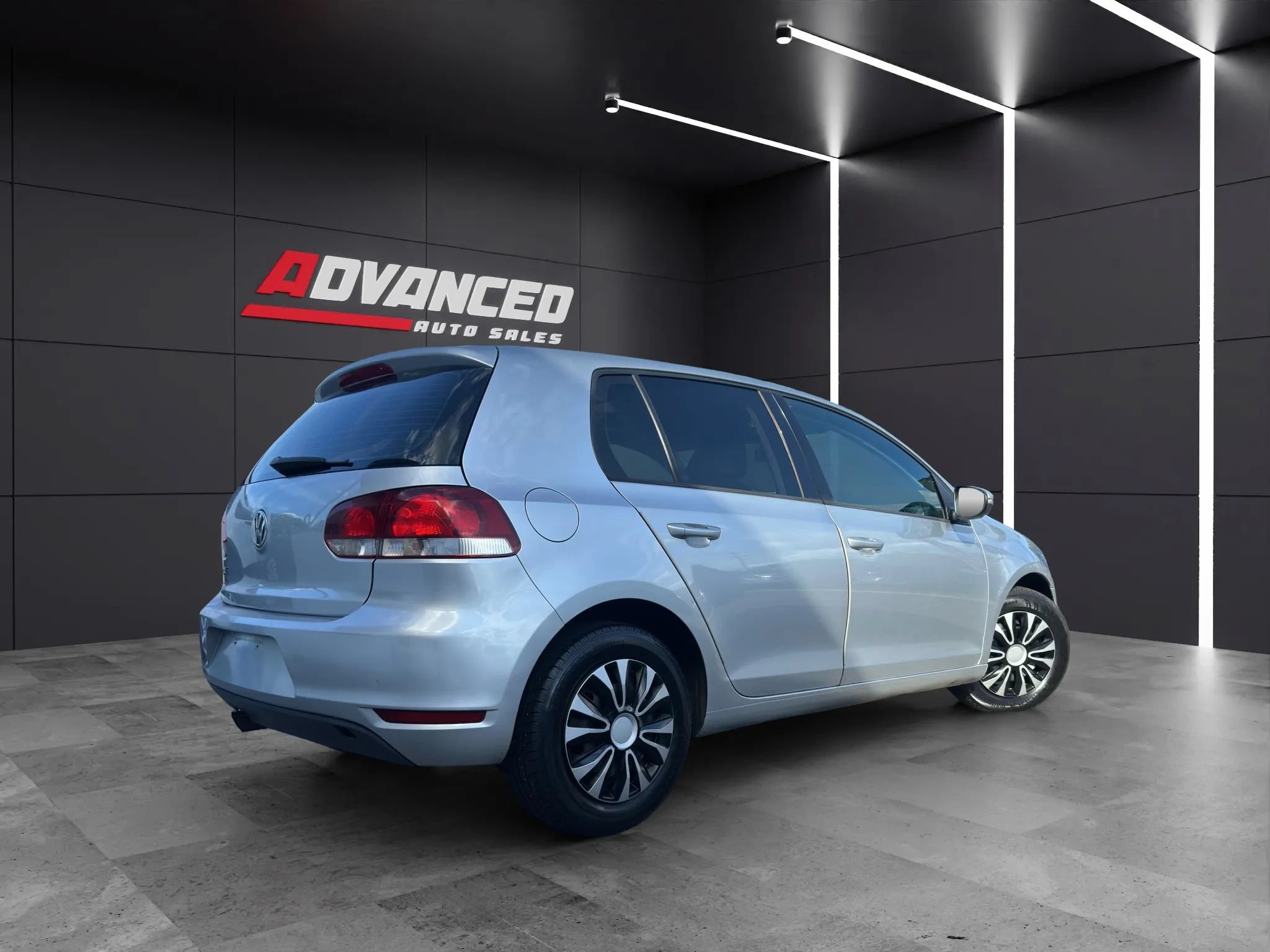 Used 2013 Volkswagen Golf 4-Door FWD image 6