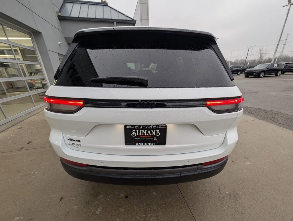 New 2026 Jeep Grand Cherokee Altitude image 10