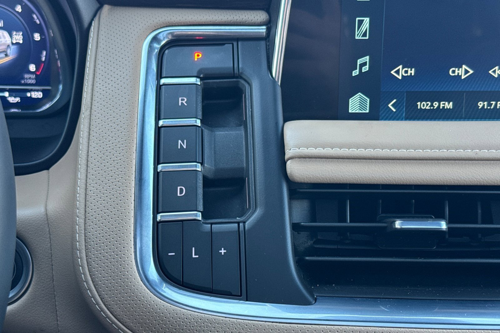 Used 2024 Chevrolet Suburban Premier w/ Texas Edition image 29