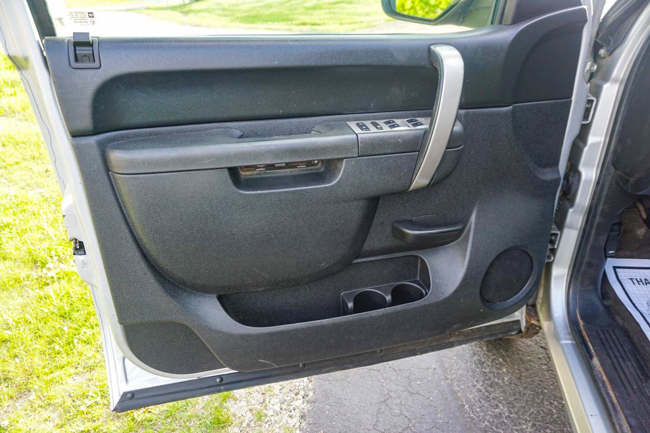 Used 2010 Chevrolet Silverado 2500 LT w/ Interior Plus Package AWD/4WD image 25