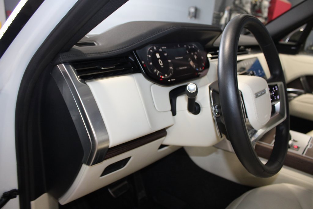 Used 2024 Land Rover Range Rover SE image 12