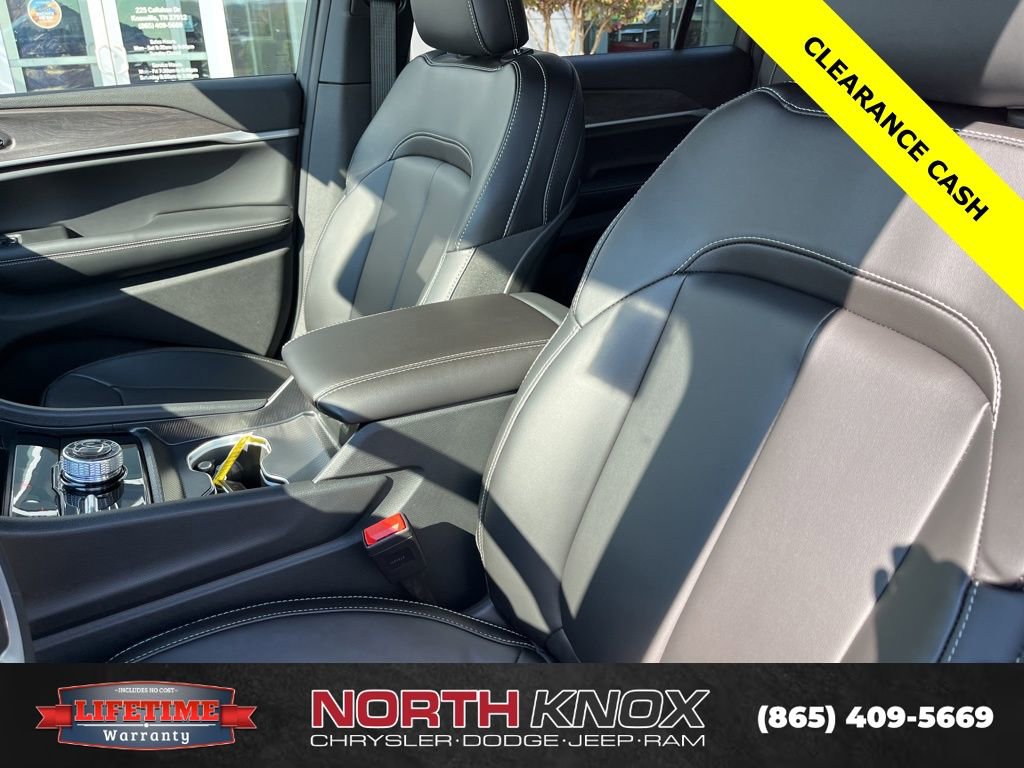 New 2025 Jeep Grand Cherokee L Limited image 4