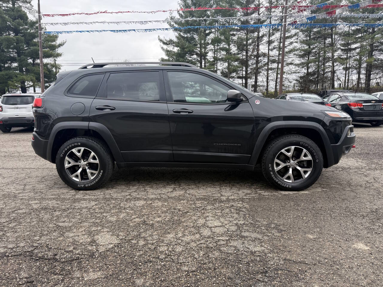 Used 2016 Jeep Cherokee Trailhawk w/ Cold Weather Group AWD/4WD image 4