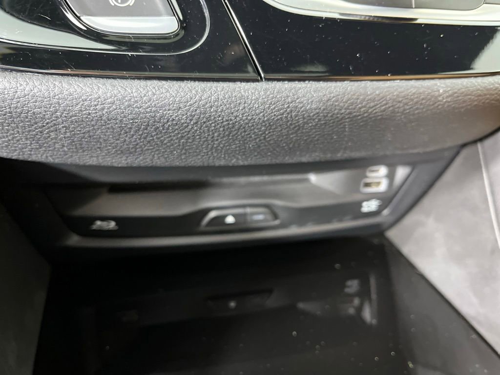 Used 2023 Chrysler Pacifica Pinnacle FWD image 33