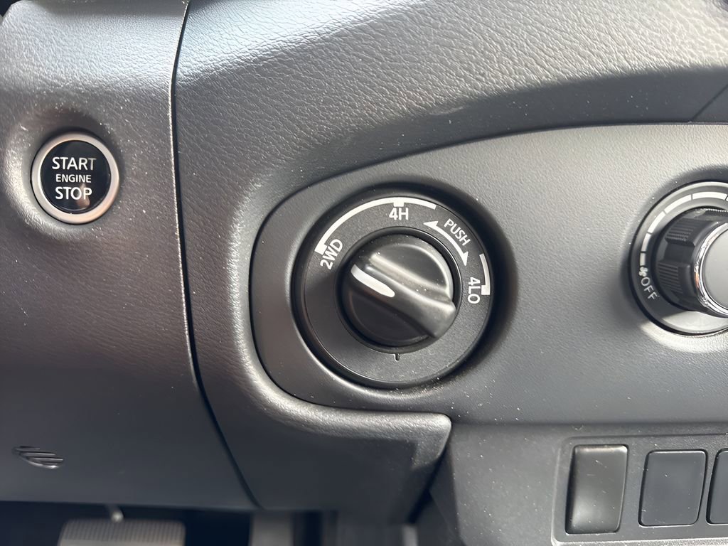 Used 2023 Nissan Frontier SV image 21