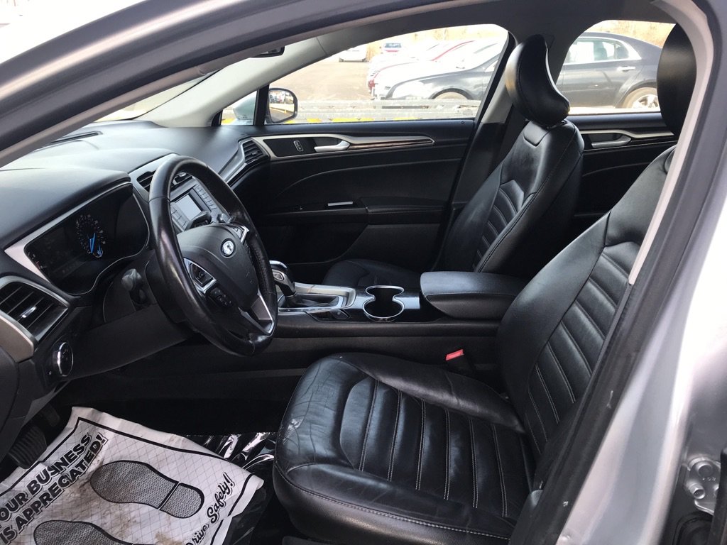 Used 2016 Ford Fusion SE w/ Equipment Group 202A FWD image 11