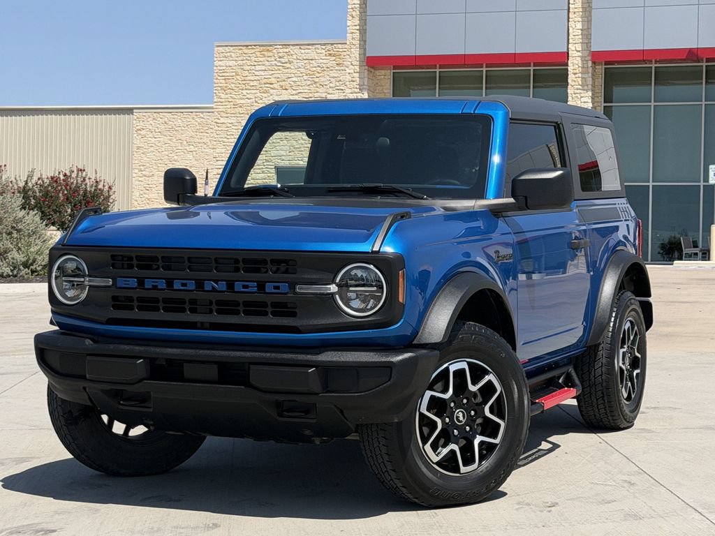 Used 2023 Ford Bronco 2-Door AWD/4WD image 2