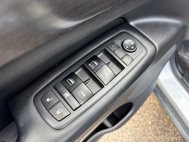 Used 2018 Jeep Grand Cherokee Laredo image 22