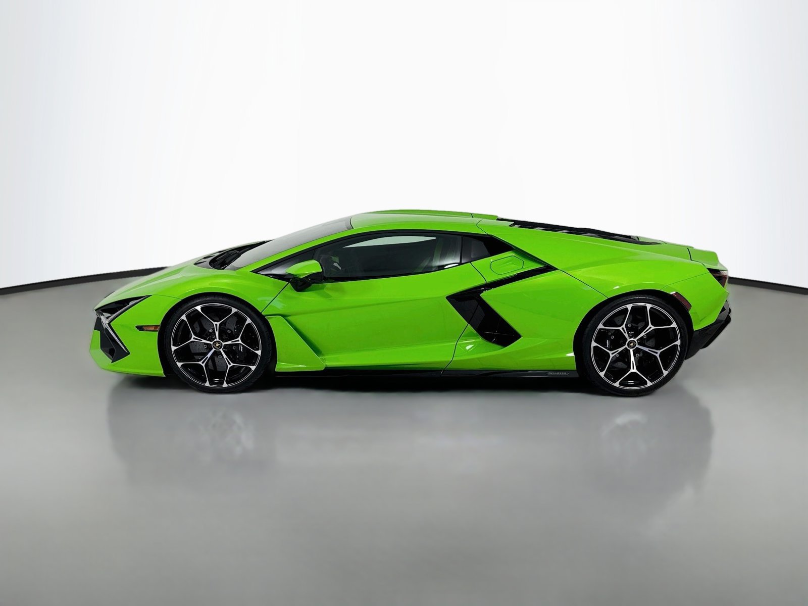 Used 2024 Lamborghini Revuelto AWD/4WD image 4