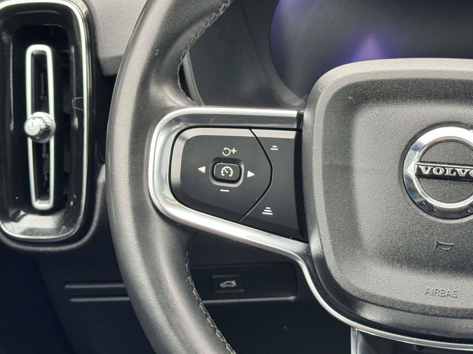 Used 2023 Volvo XC40 Recharge Plus w/ Protection Package Premier AWD/4WD image 19