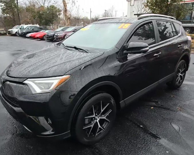 Used 2018 Toyota RAV4 SE video 2