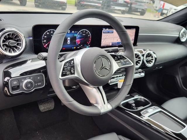 Used 2025 Mercedes-Benz CLA 250 4MATIC image 17