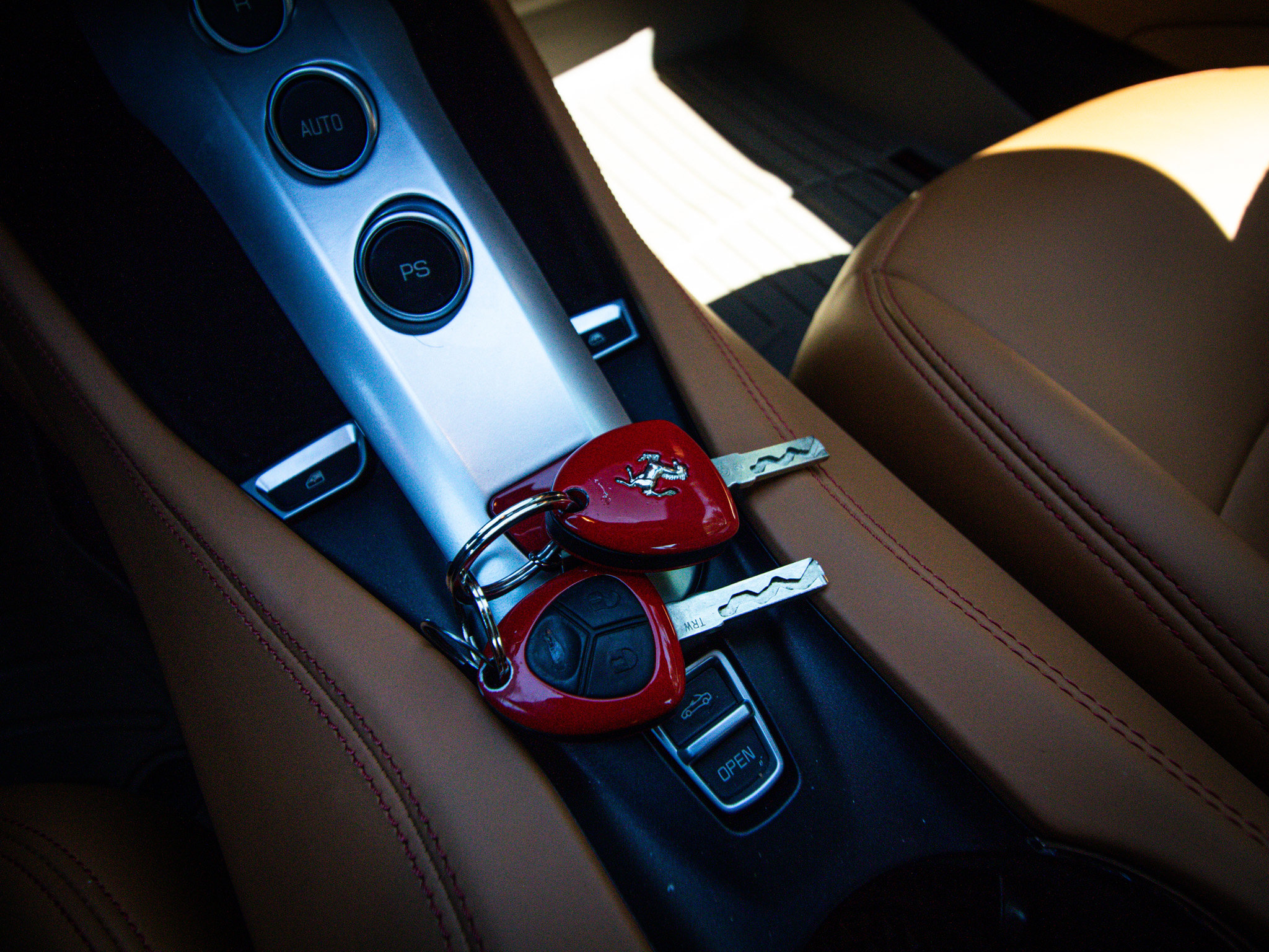 Used 2017 Ferrari California T RWD image 36
