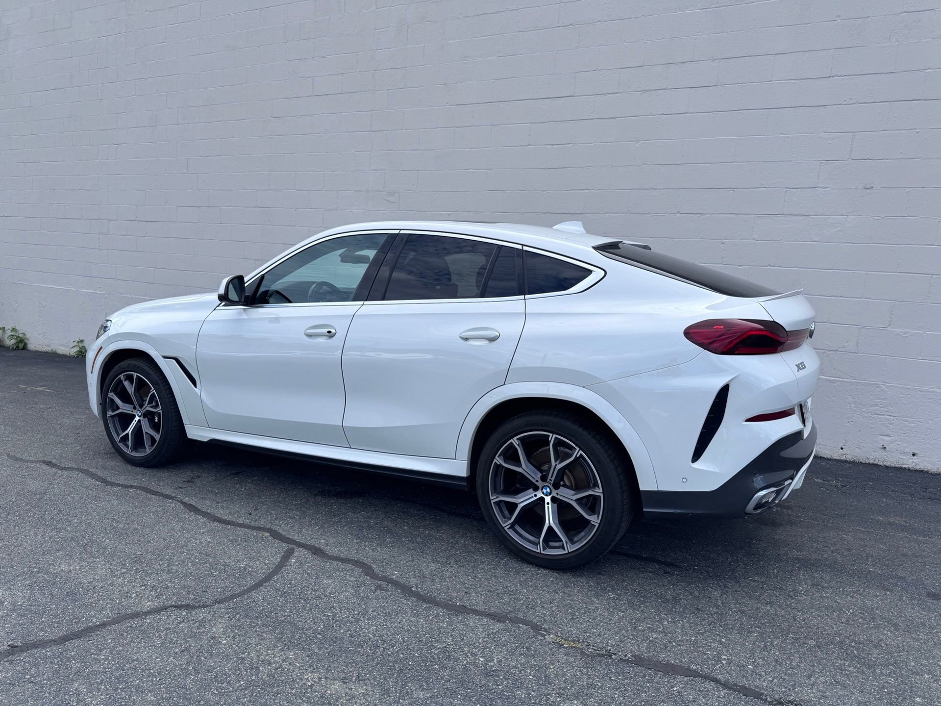 Used 2022 BMW X6 xDrive40i image 3